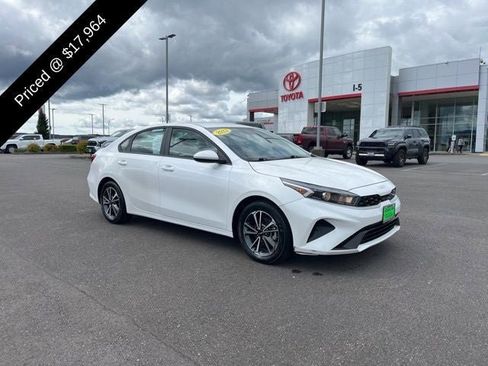 Used 2023 Kia Forte LXS FWD image 3