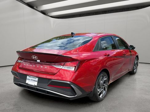 Certified 2025 Hyundai Elantra Sport FWD image 5