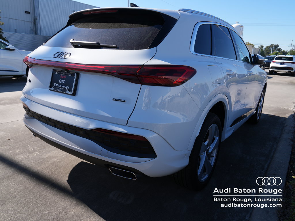 Used 2025 Audi Q5 Premium Plus w/ Premium Plus AWD/4WD image 2