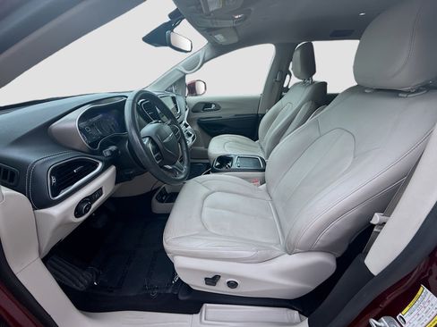 Used 2021 Chrysler Pacifica Touring-L w/ Premium & Safety Sphere Group FWD image 18