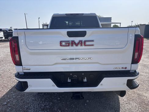 Used 2022 GMC Sierra 2500 AT4 w/ AT4 Premium Plus Package AWD/4WD image 4