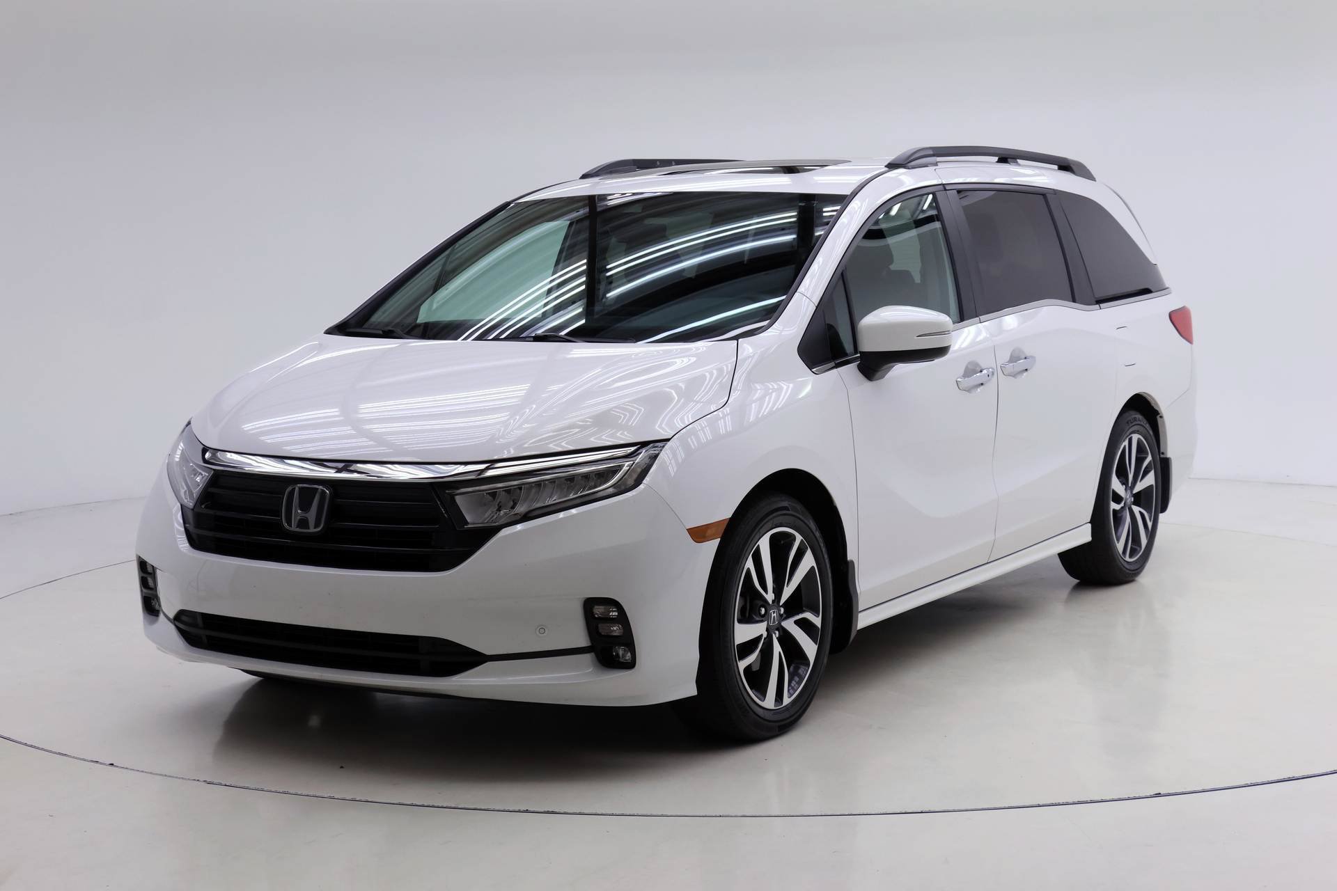 Certified 2024 Honda Odyssey Touring image 1