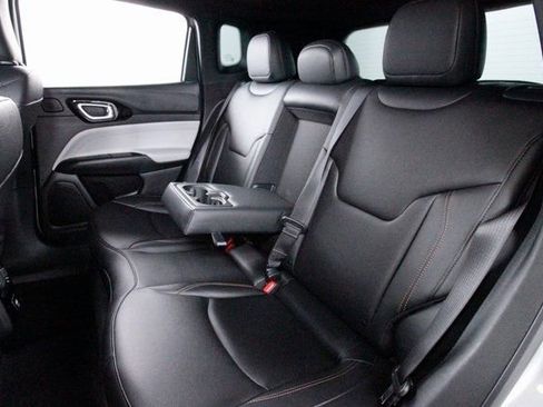 Used 2024 Jeep Compass Limited w/ Sun and Sound Group image 23