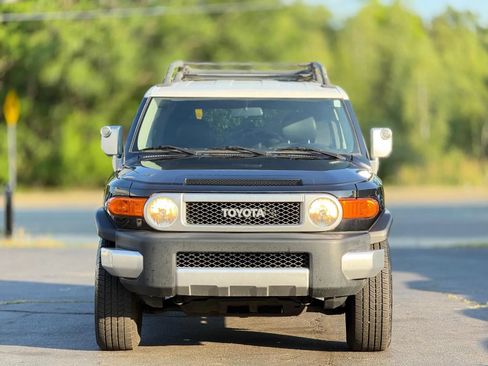 Used 2007 Toyota FJ Cruiser 4WD image 2