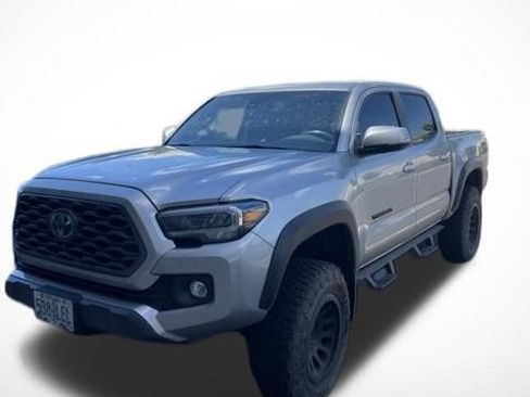 Used 2020 Toyota Tacoma TRD Off-Road w/ TRD Premium Off Road Package AWD/4WD image 2