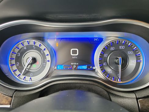 Used 2019 Chrysler 300 Limited RWD image 24