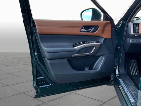 Certified 2025 Nissan Pathfinder Platinum w/ Cargo Package FWD image 22