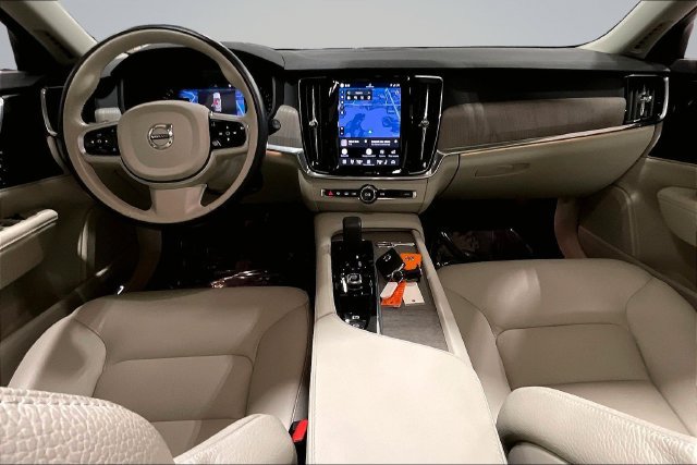 Certified 2025 Volvo V90 B6 Cross Country Plus AWD/4WD image 18