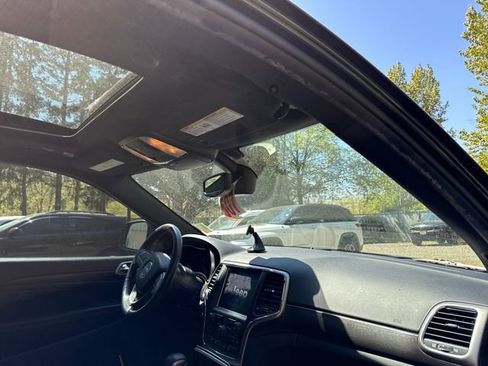 Used 2018 Jeep Grand Cherokee Altitude RWD image 9
