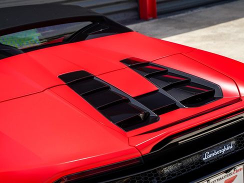 Used 2022 Lamborghini Huracan EVO RWD image 9