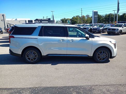 New 2026 Kia Carnival SX image 2