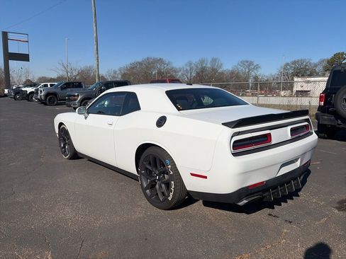 Used 2019 Dodge Challenger R/T w/ Driver Convenience Group image 5