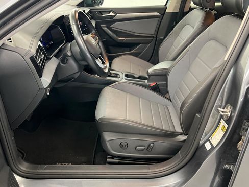 Used 2025 Volkswagen Jetta SE FWD image 19