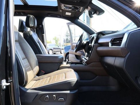 Used 2026 GMC Yukon Denali Ultimate AWD/4WD image 32