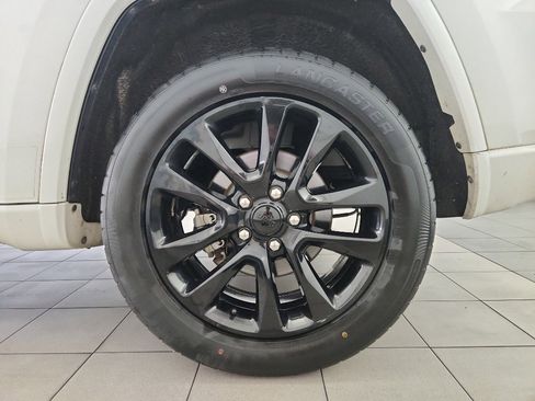 Used 2018 Jeep Grand Cherokee Altitude image 33