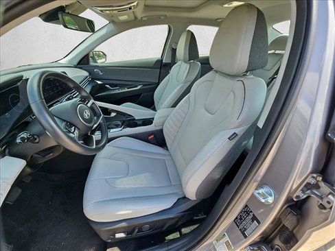 Used 2025 Hyundai Elantra Limited FWD image 16