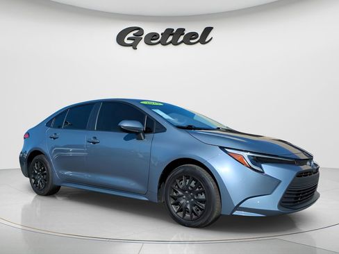 Used 2025 Toyota Corolla LE image 1
