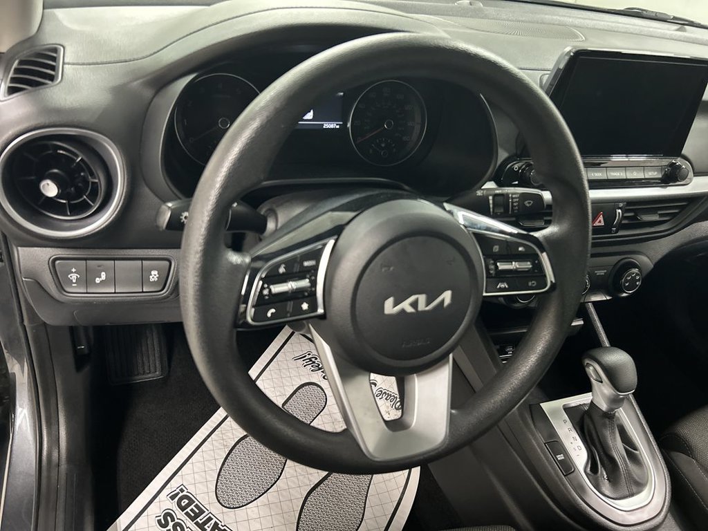 Certified 2023 Kia Forte LXS w/ LXS Technology Package FWD image 4