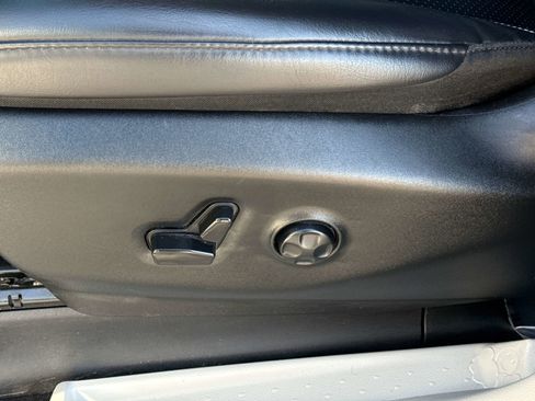 Used 2023 Chrysler Pacifica Touring-L image 27