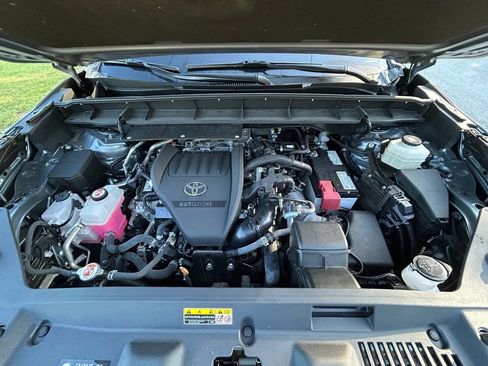 Used 2023 Toyota Highlander Limited image 11
