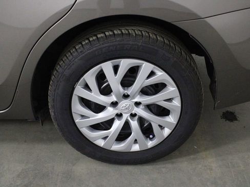 Used 2017 Toyota Corolla LE image 38