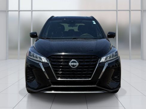Certified 2024 Nissan Kicks SR FWD image 9