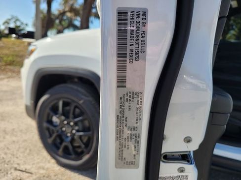 New 2026 Jeep Compass Latitude image 18