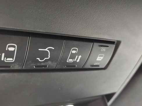 Used 2018 Dodge Grand Caravan SXT w/ Blacktop Package FWD image 23