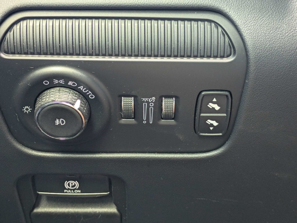 Used 2023 Jeep Grand Wagoneer L Series II AWD/4WD image 29