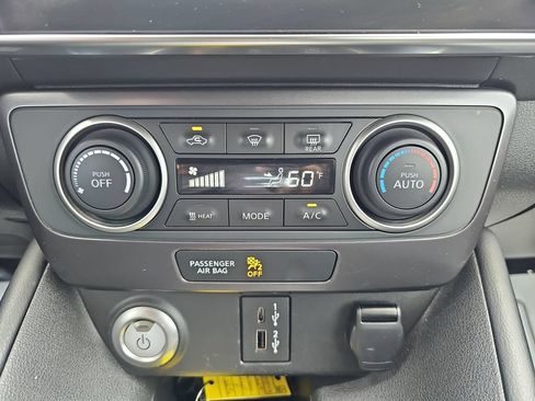 Used 2024 Nissan Leaf S FWD image 27
