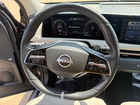 Used 2023 Nissan Ariya AWD image 16