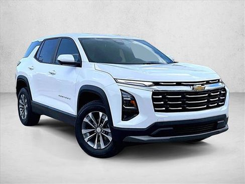Used 2025 Chevrolet Equinox LT w/ Safety and Technology Package FWD image 12