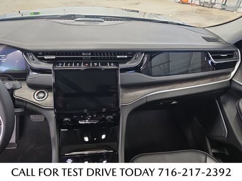 Used 2023 Jeep Grand Cherokee 30th Anniversary image 21