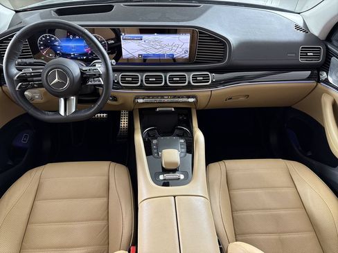 Used 2024 Mercedes-Benz GLS 580 4MATIC image 11