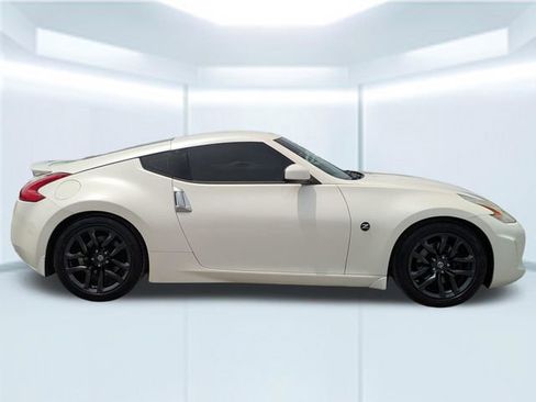 Used 2015 Nissan 370Z Coupe RWD image 7