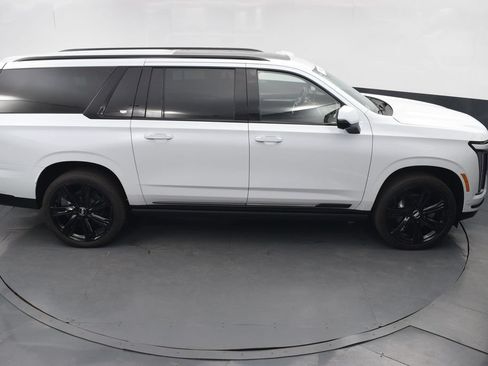 Certified 2026 Cadillac Escalade ESV Sport w/ Touring Package AWD/4WD image 51