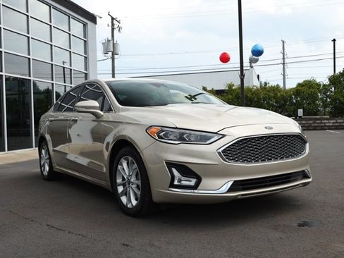 Used 2019 Ford Fusion Energi Titanium FWD image 3