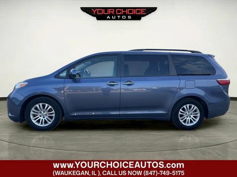 Used 2015 Toyota Sienna XLE FWD image 2