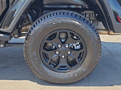 Used 2022 Jeep Gladiator Sport image 33