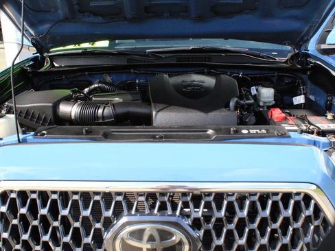 Used 2019 Toyota Tacoma TRD Sport AWD/4WD image 40