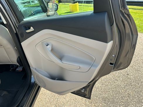 Used 2017 Ford C-MAX Titanium w/ Interior Protection Package FWD image 18