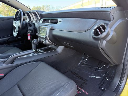 Used 2014 Chevrolet Camaro SS image 25