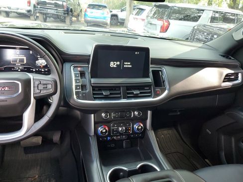 Used 2024 GMC Yukon SLT w/ SLT Luxury Package RWD image 13