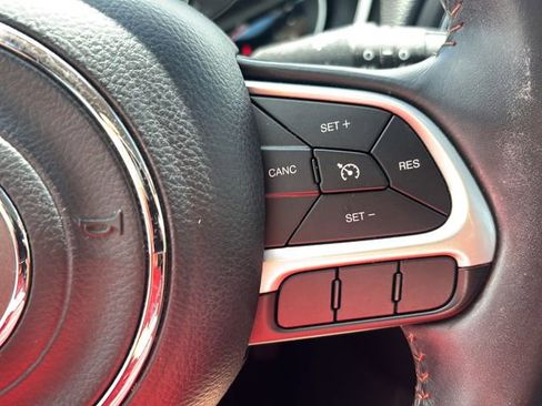 Used 2018 Jeep Compass Latitude w/ Popular Equipment Group FWD image 24