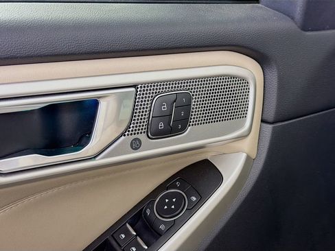 Used 2021 Ford Explorer Limited w/ Equipment Group 301A image 23