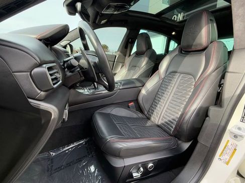 Used 2022 Maserati Levante Trofeo image 17