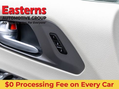 Used 2024 Chrysler Pacifica Touring-L FWD image 22