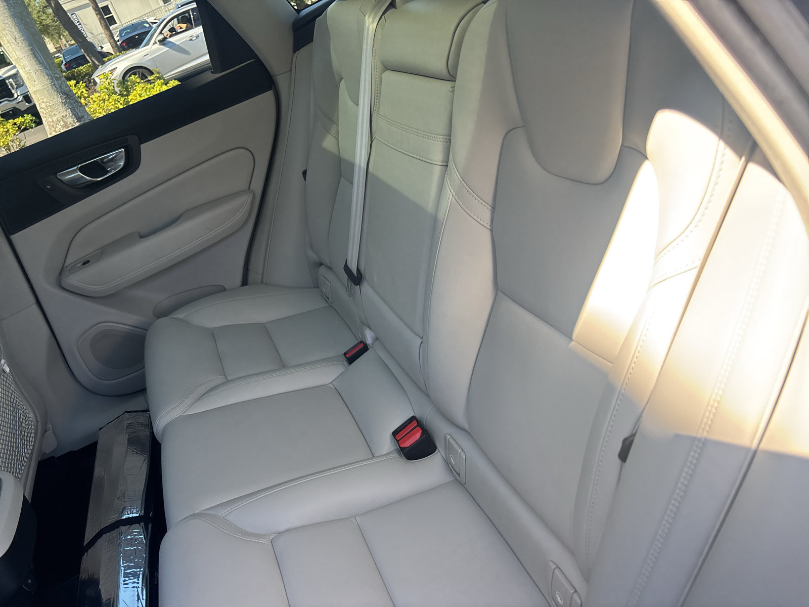 Used 2022 Volvo XC60 B6 Inscription w/ Protection Package Premier AWD/4WD image 21