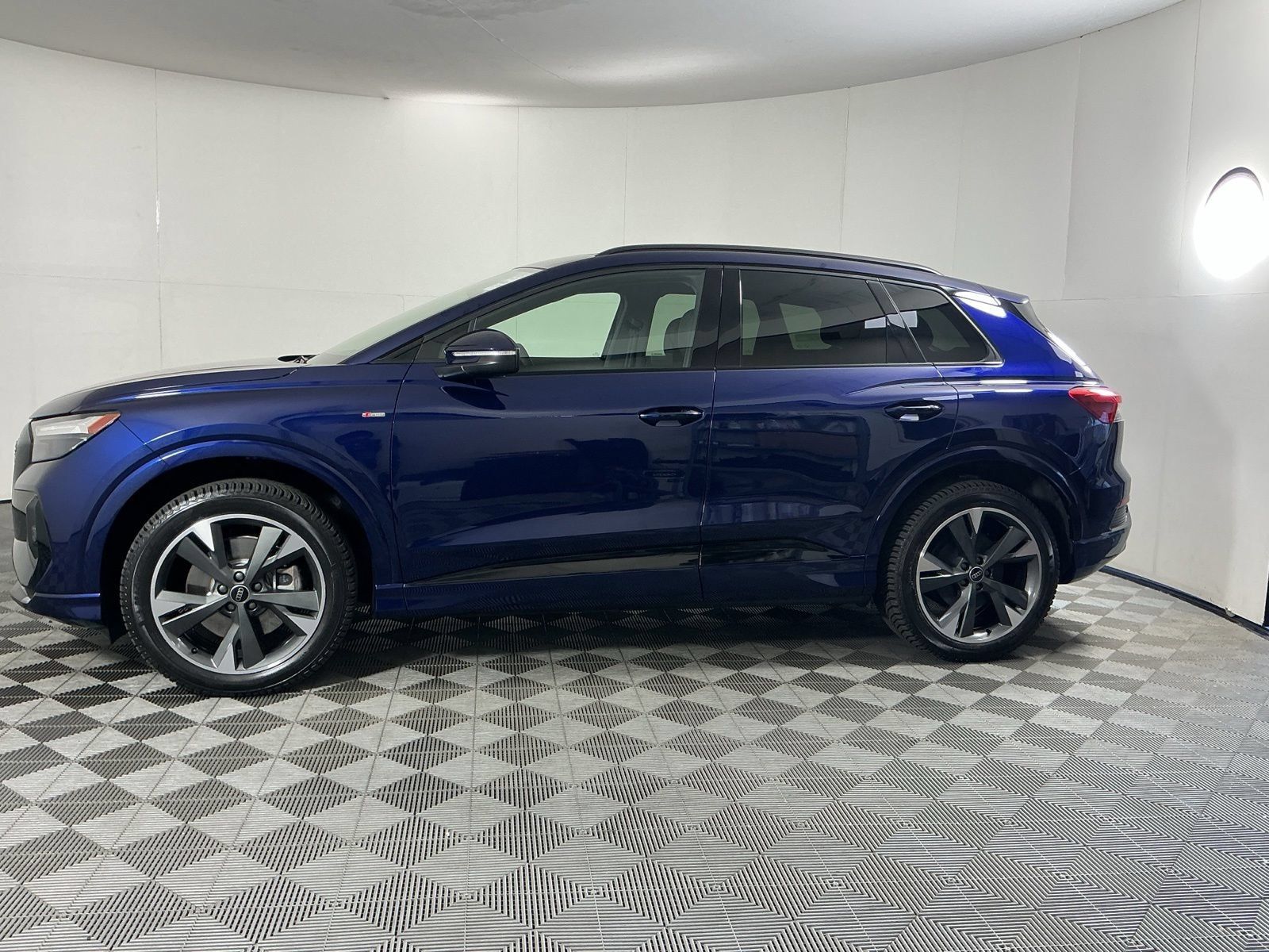 Used 2023 Audi Q4 e-tron Premium w/ Convenience Package AWD/4WD image 4
