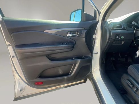 Used 2018 Honda Pilot EX image 13